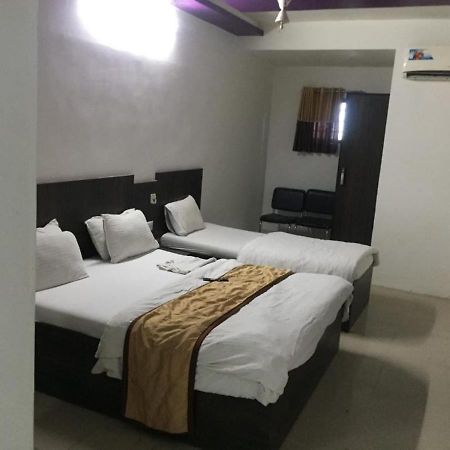 Hotel Long Stay Ахмедабад Екстериор снимка